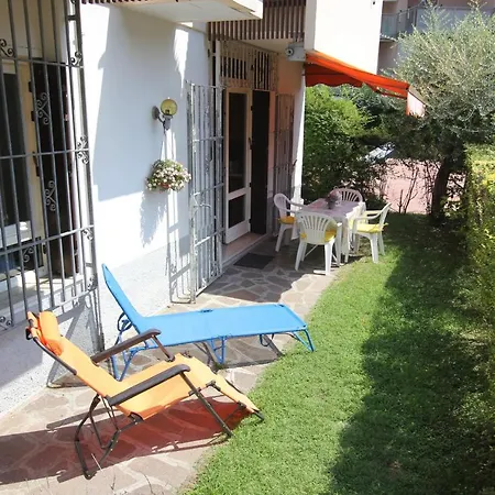 Front Apartment *